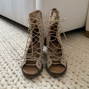 Jeffrey Campbell Cream Lace-Up Ankle Boots size 7.5